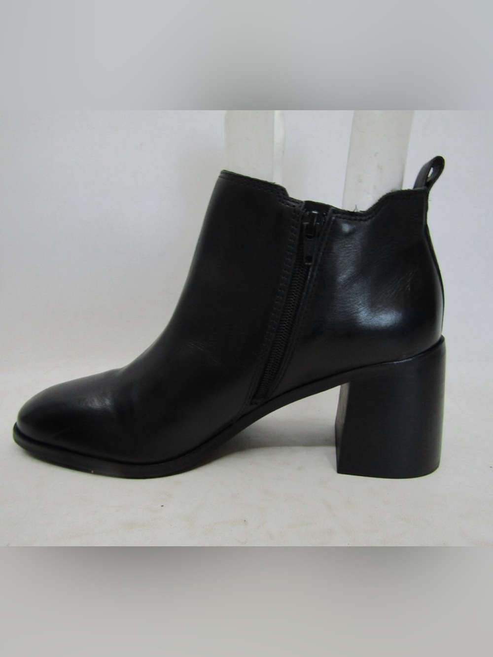 NEW Lucky Brand Black Leather Chelsea Block Heel Ankle Boots Zip-Up - Picture 2 of 9
